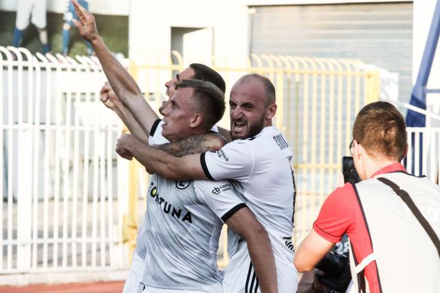 范子铭16+11雷蒙19分 首钢大胜上海总比分1-1